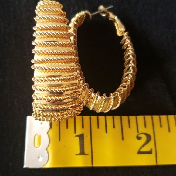 Stylish Ridged Goldtone Hoop Earrings - Picture 6 of 6